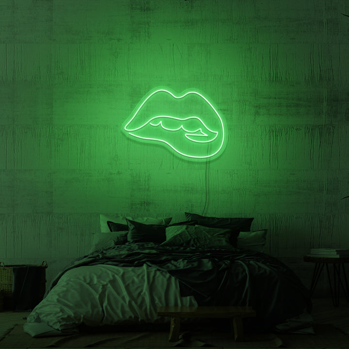 "BITING LIPS" NEON SKILT